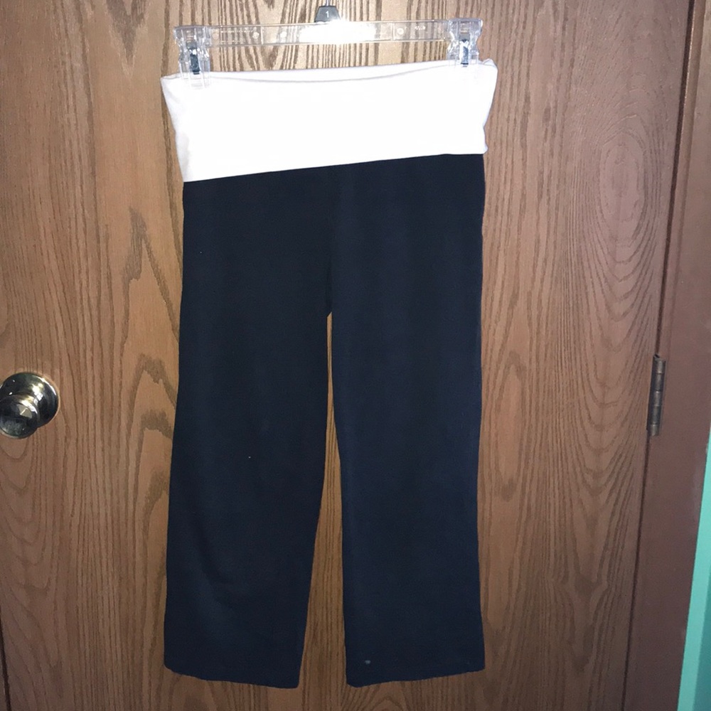 Victoria secret pink cropped yoga pants